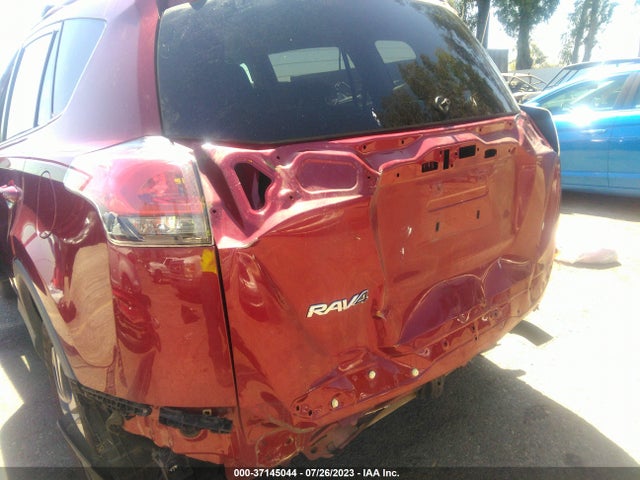 2018 TOYOTA RAV4 LE VIN: 2T3ZFREV7JW491565