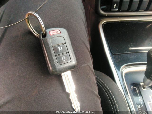 JA4AZ3A38KZ005170 Mitsubishi Outlander Es
