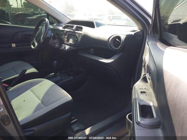 Toyota Prius C One/two/three/four 2016 JTDKDTB3XG1117188 Image 12