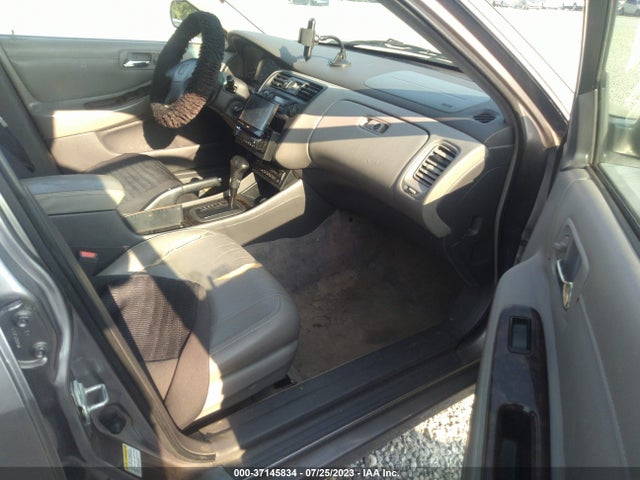 2000 HONDA ACCORD SDN EX W/LEATHER VIN: 1HGCG1655YA054063
