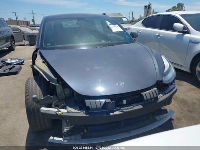 Tesla Model 3 Long Range 2018 5YJ3E1EB0JF083107 Image 4