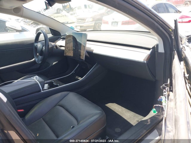 Tesla Model 3 Long Range 2018 5YJ3E1EB0JF083107 Image 13
