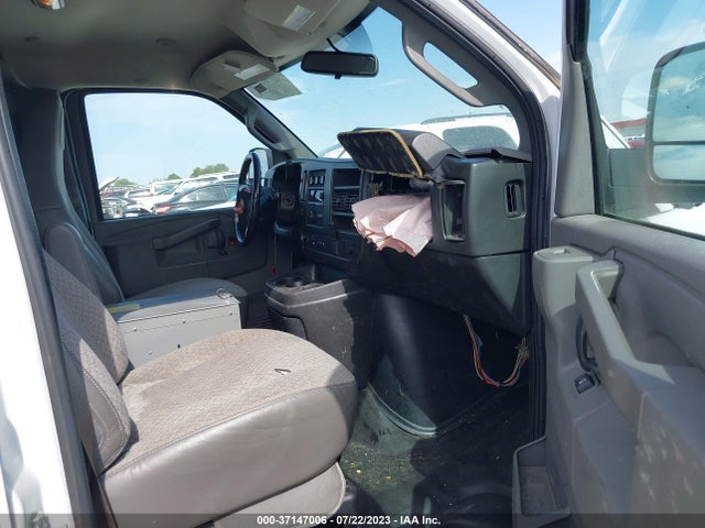 Chevrolet EXPRESS CARGO VAN 2019 1GCWGAFP8K1338999 Image 12
