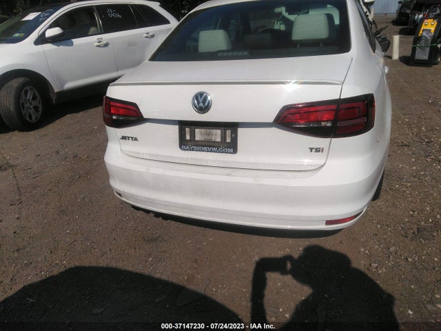 3VWD17AJ9GM400237 Volkswagen Jetta Sedan 1.8t Sport