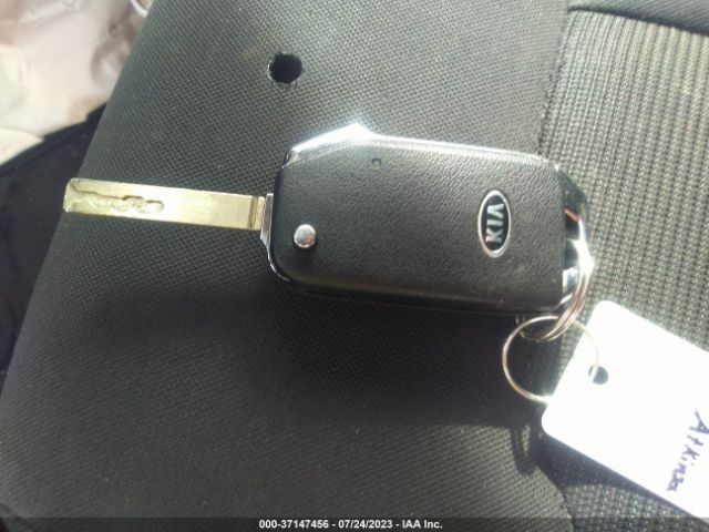 5XXG24J22MG012381 KIA K5 LX