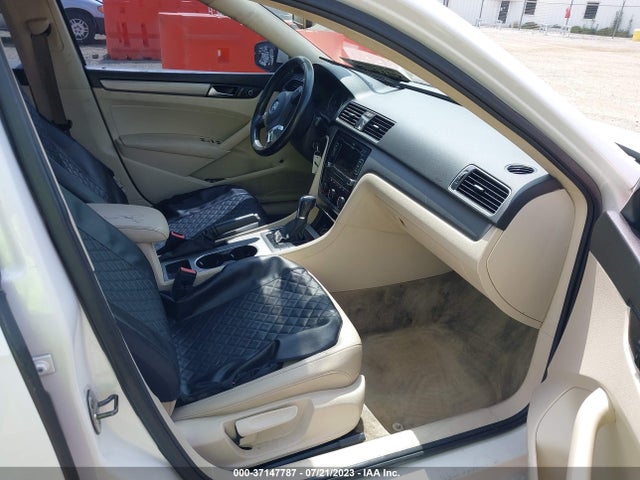 1VWBS7A3XEC027178 Volkswagen Passat Se W/sunroof