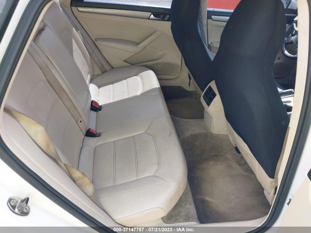 1VWBS7A3XEC027178 Volkswagen Passat Se W/sunroof