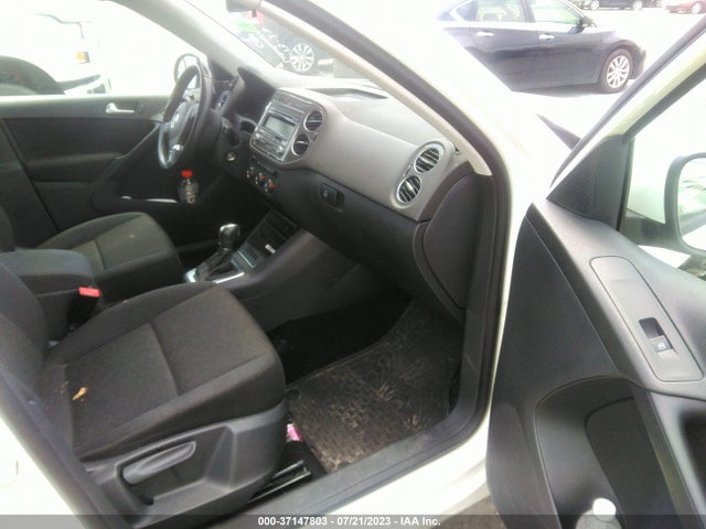 2013 VOLKSWAGEN TIGUAN S VIN: WVGAV3AX8DW585735