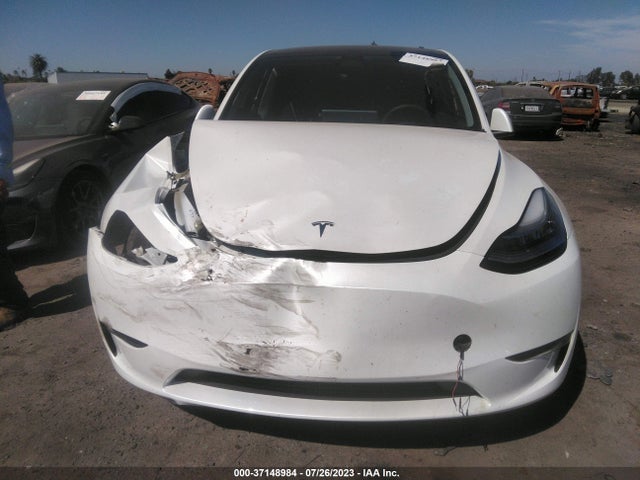 Tesla Model Y Long Range 2023 7SAYGDEE4PF588414 Image 4