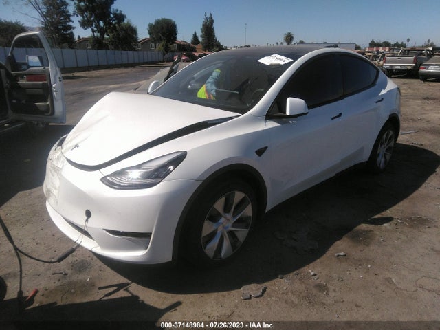 Tesla Model Y Long Range 2023 7SAYGDEE4PF588414 Image 2
