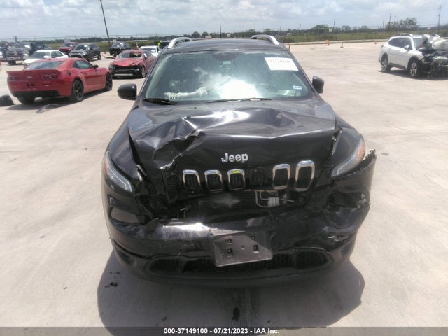 1C4PJLCB6JD568564 Jeep Cherokee Latitude