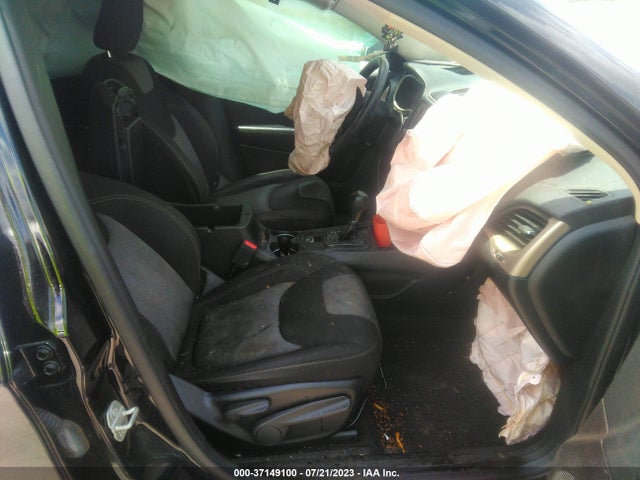 1C4PJLCB6JD568564 Jeep Cherokee Latitude