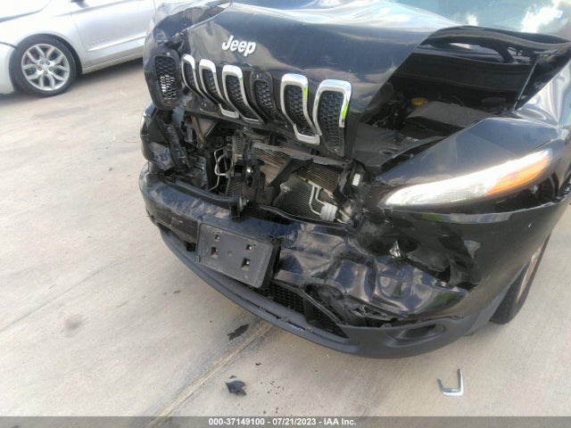 1C4PJLCB6JD568564 Jeep Cherokee Latitude