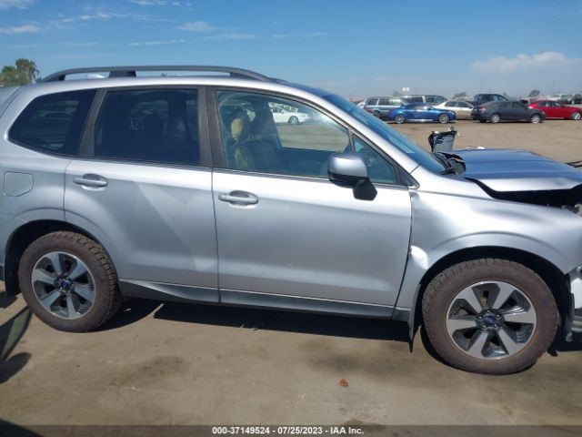 JF2SJAEC8HH415998 Subaru Forester Premium