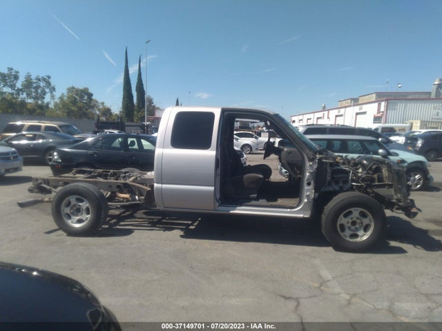 2005 CHEVROLET SILVERADO 1500 LS VIN: 2GCEC19T451241751