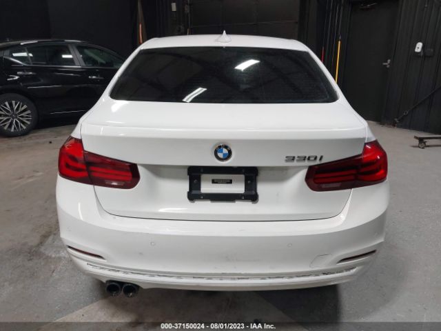 WBA8B9C5XJEE82537 BMW 3 Series 330i