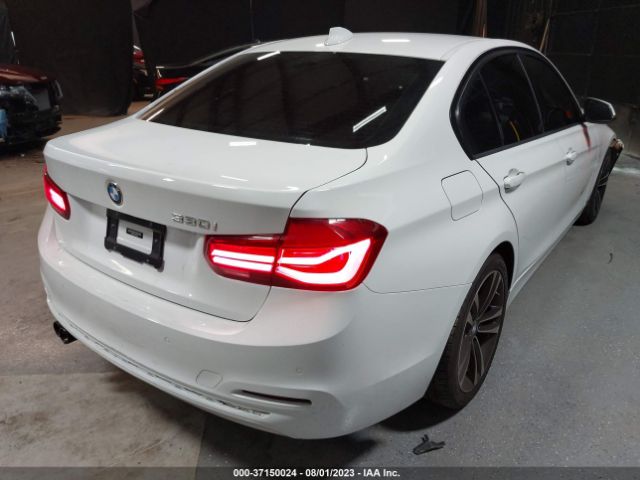 WBA8B9C5XJEE82537 BMW 3 Series 330i