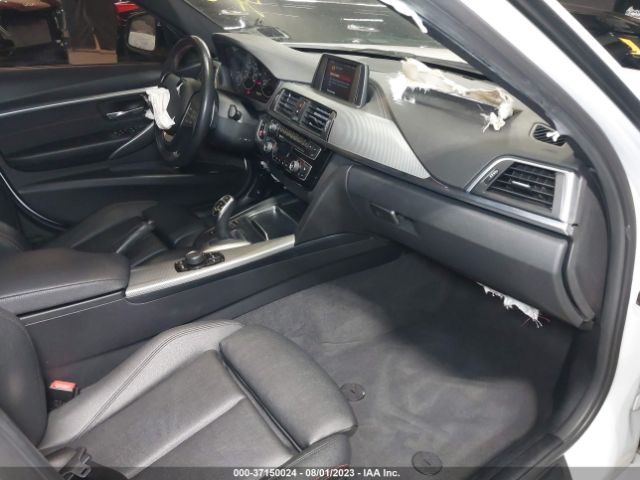 WBA8B9C5XJEE82537 BMW 3 Series 330i