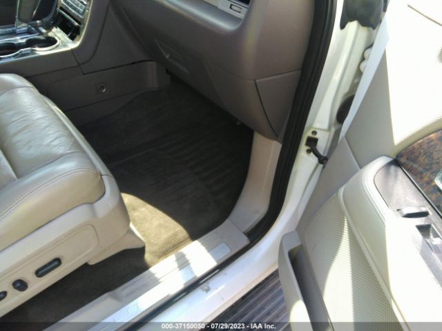 5LMJJ2JT0HEL00845 Lincoln Navigator Select