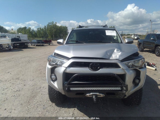 Toyota 4RUNNER SR5 2019 JTEBU5JR8K5618370 Image 4