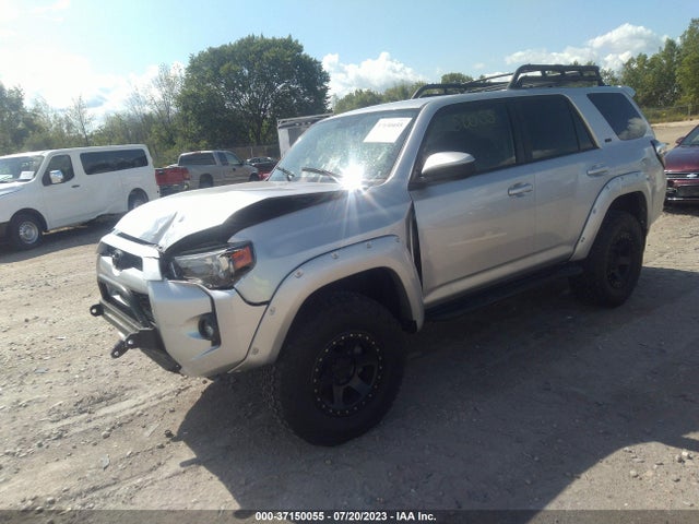 Toyota 4RUNNER SR5 2019 JTEBU5JR8K5618370 Image 2
