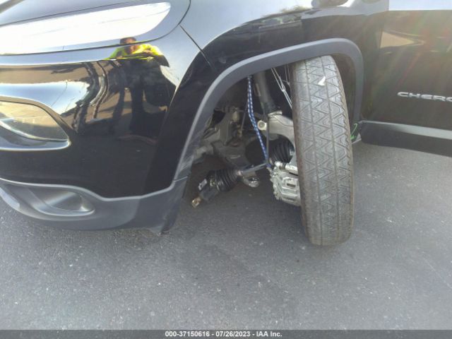 1C4PJLCX2JD523892 Jeep Cherokee Latitude