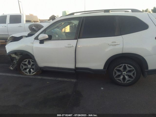 JF2SKAGC4KH442763 Subaru Forester Premium