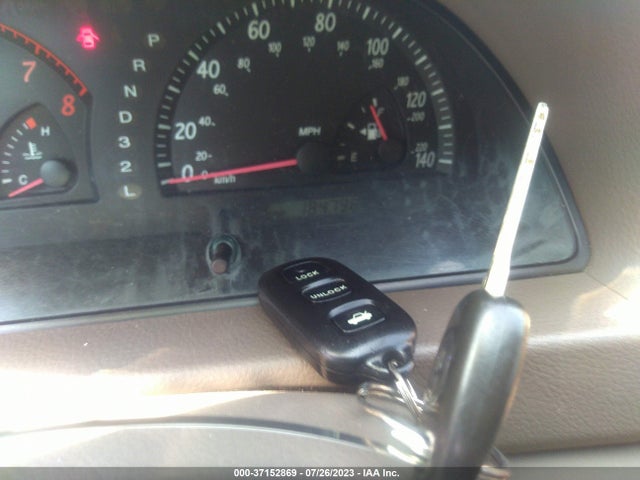 2004 TOYOTA CAMRY LE/XLE VIN: JTDBF30K940152228