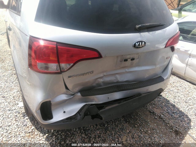2015 KIA SORENTO LX VIN: 5XYKT4A70FG588620