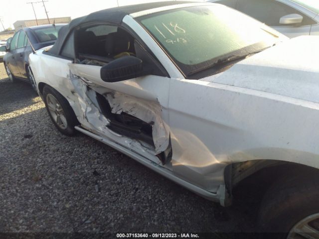 1ZVBP8EM2E5317137 Ford Mustang V6