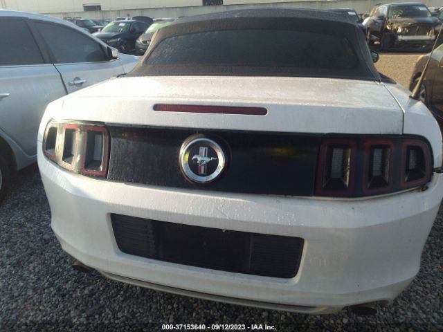 1ZVBP8EM2E5317137 Ford Mustang V6