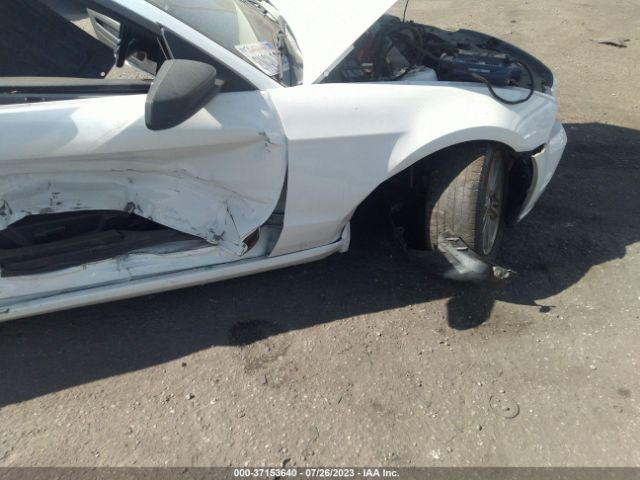 1ZVBP8EM2E5317137 Ford Mustang V6