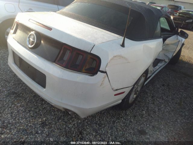 1ZVBP8EM2E5317137 Ford Mustang V6