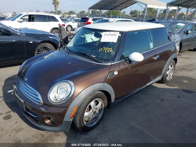 2011 MINI COOPER VIN: WMWSU3C54BT251673