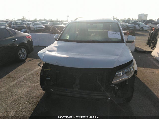 WVGAV7AX3HK013184 Volkswagen TIGUAN