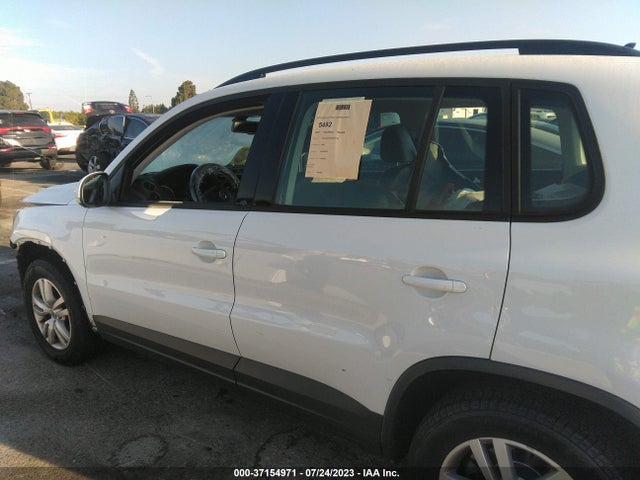 WVGAV7AX3HK013184 Volkswagen TIGUAN