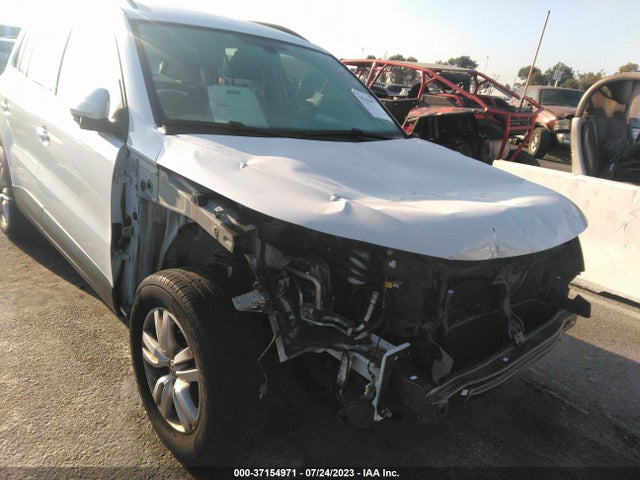 WVGAV7AX3HK013184 Volkswagen TIGUAN