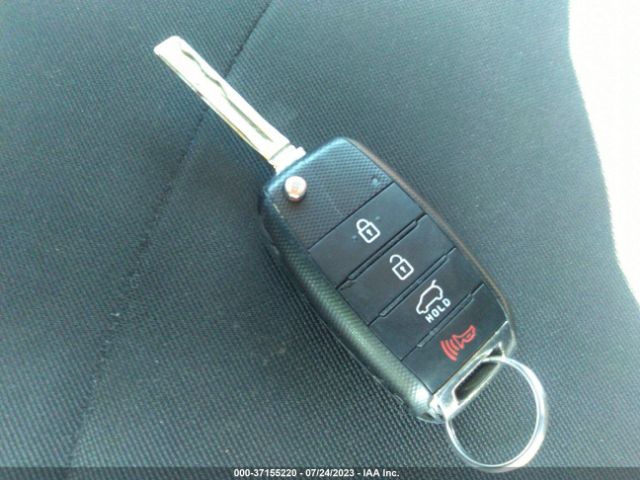 KNDJN2A2XE7018652 KIA Soul Base