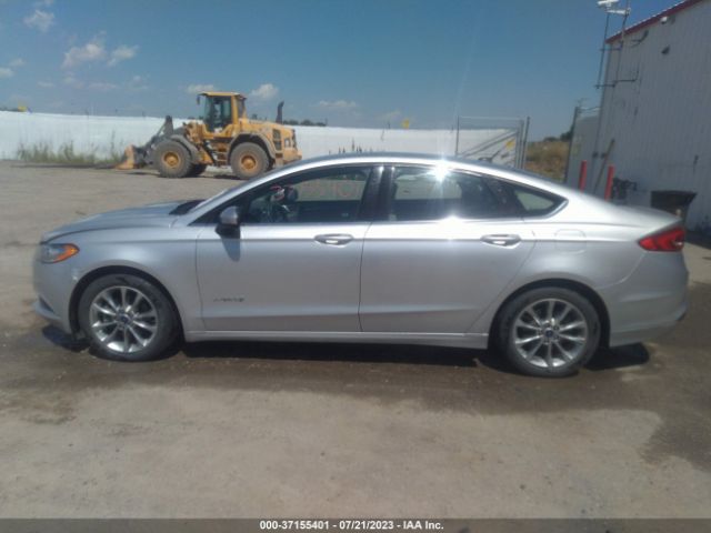3FA6P0LU2HR238521 Ford Fusion Hybrid Se