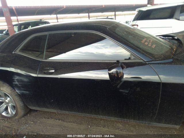 2C3CDZAG8FH823222 Dodge Challenger Sxt