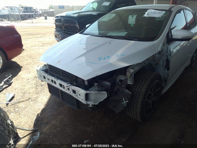 2015 FORD FOCUS SE VIN: 1FADP3F2XFL324724