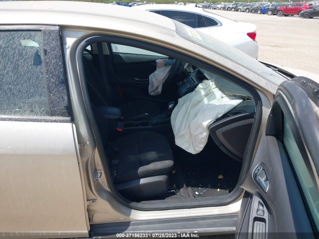 1FADP3F28HL258810 Ford FOCUS SE