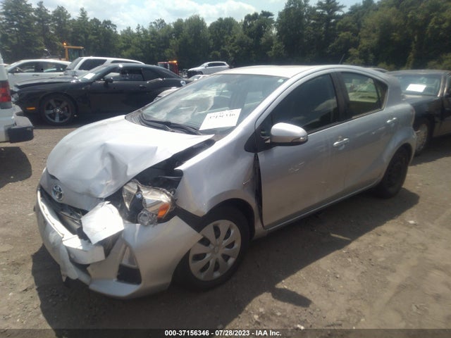 Toyota Prius C One/three/two/four 2014 JTDKDTB38E1564468 Image 2