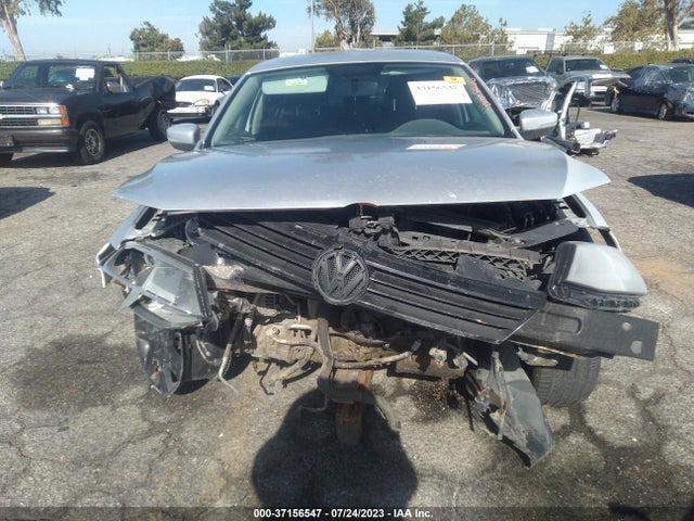 2011 VOLKSWAGEN JETTA SEDAN SE W/CONVENIENCE PZEV VIN: 3VWDZ7AJ8BM330490