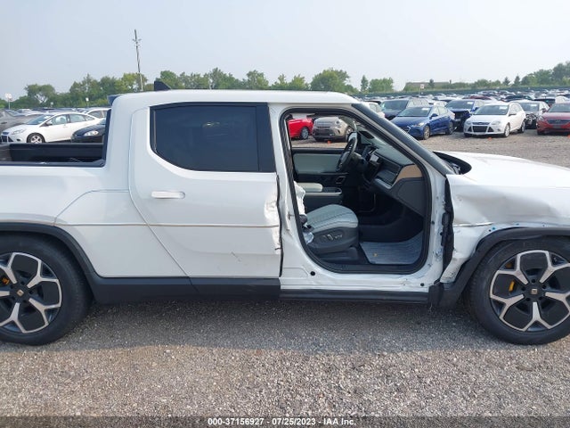 2022 RIVIAN R1T ADVENTURE PACKAGE VIN: 7FCTGAAA7NN011913