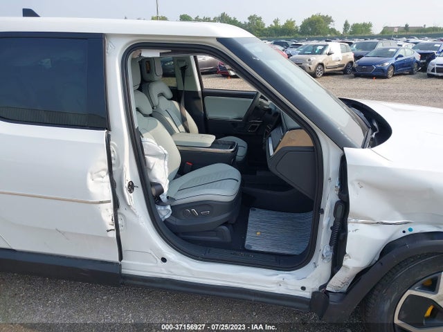 2022 RIVIAN R1T ADVENTURE PACKAGE VIN: 7FCTGAAA7NN011913