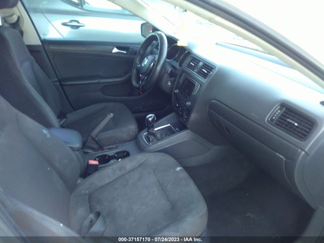 3VW267AJ5GM231875 Volkswagen Jetta Sedan 1.4t S