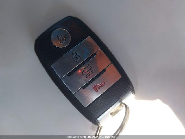 KNDCB3LC0K5301677 KIA NIRO LX