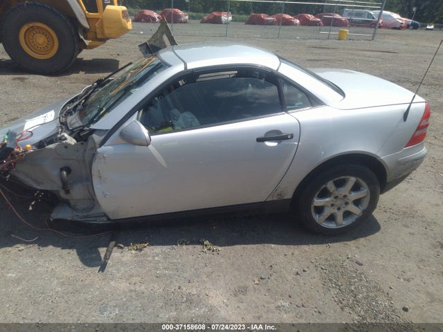1999 MERCEDES-BENZ SLK-CLASS VIN: WDBKK47FXXF140101