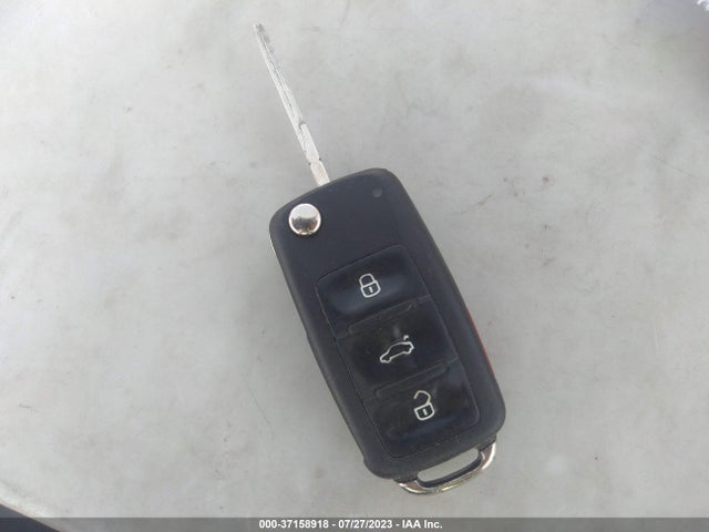 1VWAT7A31EC030317 Volkswagen Passat Wolfsburg Ed